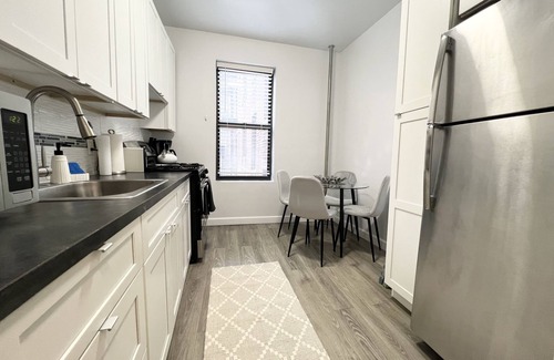 Ditmars Steinway Apartment | Brand new beautiful king size 1 bedroom 15 min to Manhattan