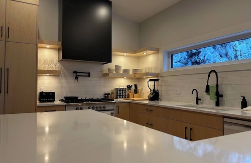Silver Star Mountain House | Brand new 3 bed/3 bath duplex w/private hot tub, laundry, amazing views!