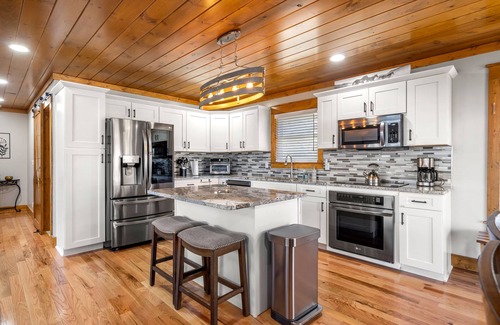 Haywood County Cabin | Brand-New Cabin/Expansive Views/Fireplace/Media Room