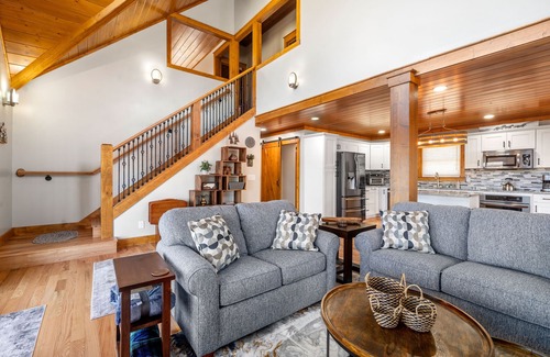 Haywood County Cabin | Brand-New Cabin/Expansive Views/Fireplace/Media Room