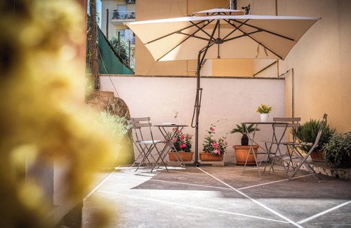 Sorrento City Centre Apartment | Brand new Central Sorrento 2 BR 2 BT Flat AC Wifi Parking Balcony