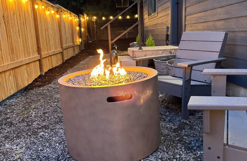 Hayhurst House | BRAND NEW Charming and private Backyard ADU 1-bedroom, 1-Bath w/Tesla Charger
