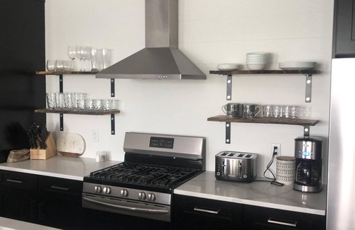 Frankfort Apartment | Brand New, completely remolded chic loft apartment