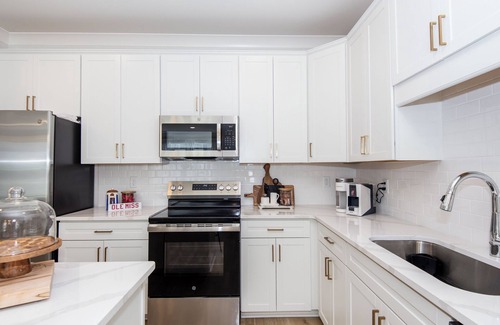 Oxford House | Brand New construction! 5 mins to Square & Campus @ Ole Miss! Brand New Pool!