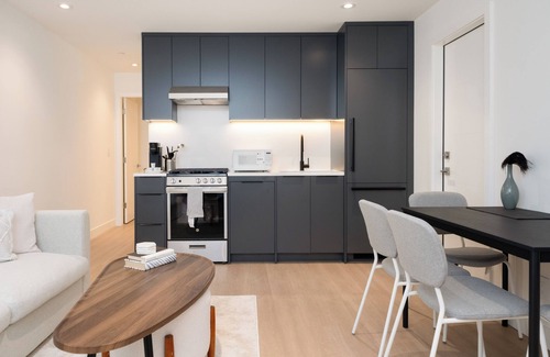 West Vancouver Villa | Brand New Cozy Suite near Collingwood School