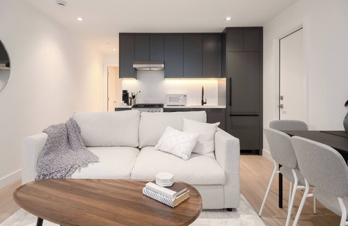 West Vancouver Villa | Brand New Cozy Suite near Collingwood School