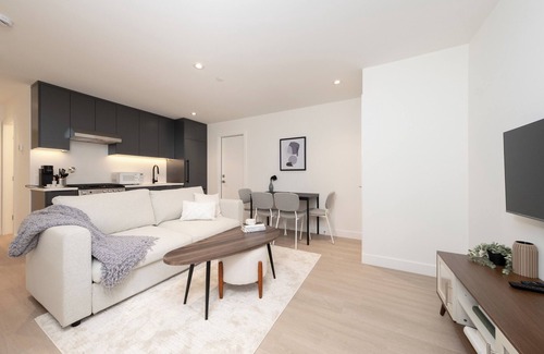 West Vancouver Villa | Brand New Cozy Suite near Collingwood School