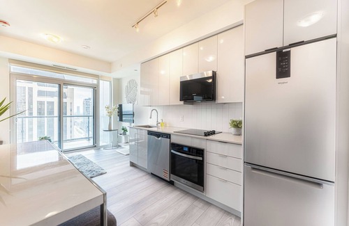 Vaughan Condo | Brand-New Cozy & Stylish One Bathroom Suite Near Canada Wonderland