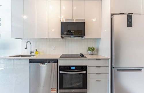 Vaughan Condo | Brand-New Cozy & Stylish One Bathroom Suite Near Canada Wonderland