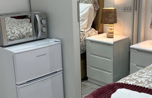 Brent Apartment | Brand New Double Bedroom in London