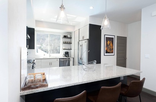 Durango House | Brand New End Unit Townhome - 2 Miles to Downtown - 30+ Day Stay Required