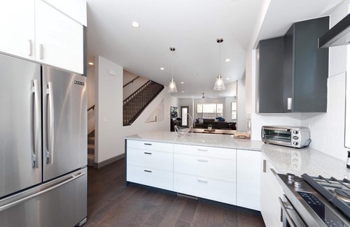 Durango House | Brand New End Unit Townhome - 2 Miles to Downtown - 30+ Day Stay Required