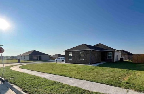 Tulsa House | Brand New Entire Home and Garage, 20 min from Airport