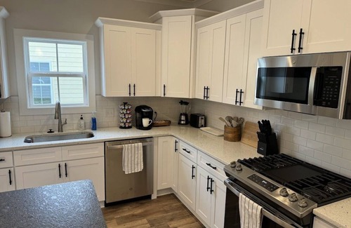 Starkville House | Brand New Gameday Getaway! Less than 3 miles from Campus.