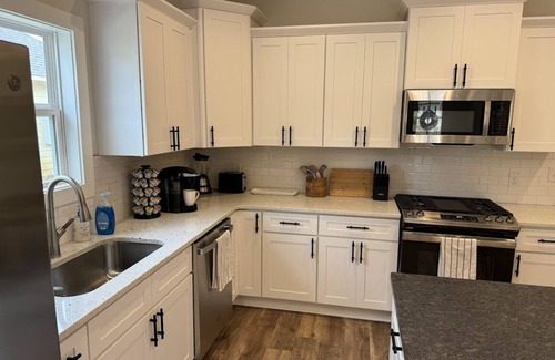 Starkville House | Brand New Gameday Getaway! Less than 3 miles from Campus.