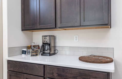 West Richland House | Brand New House Built in 2021 Sleeps 8 Near Everything!