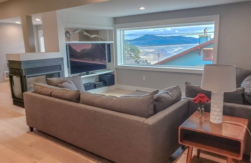 Oceanside Apartment | BRAND NEW! Immaculate apartment with Ocean views! Walk to the Beach!