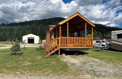 Island Park Cabin | BRAND NEW IN 2024! Easy access to Yellowstone NP!