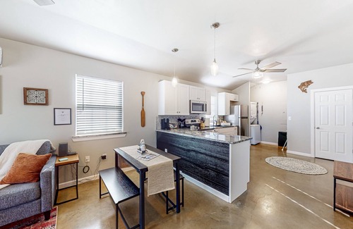 Eufaula House | Brand-new Lake Eufaula home with firepit, front porch, grill, & W/D