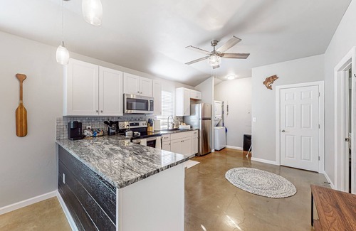 Eufaula House | Brand-new Lake Eufaula home with firepit, front porch, grill, & W/D