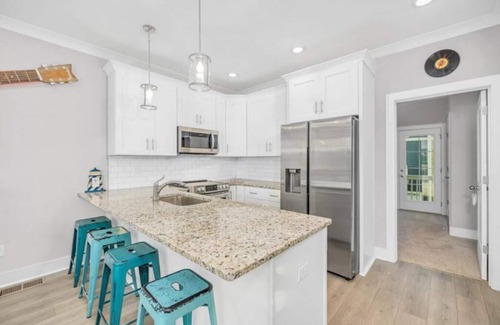 Lakewood House | BRAND NEW LISTING DISCOUNT! - 'The Look Out' at Turtle Bay Marina