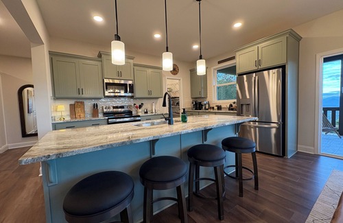 Settlers Ridge House | Brand New Lux Home Million Dollar Views Every Room - 6 Acres, Private, Gated