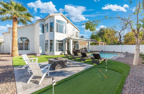 Chandler House | BRAND NEW, Luxurious 6-Bedroom Retreat w/Heated Pool. SLEEPS 18