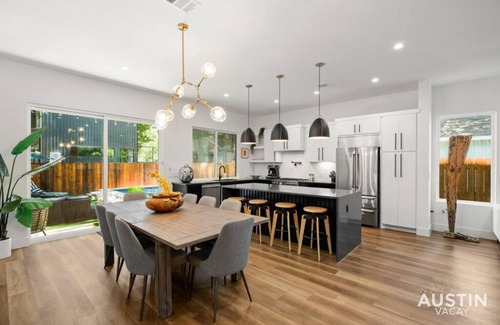 East Cesar Chavez House | Brand New Luxurious Property and Huge Outdoor Space