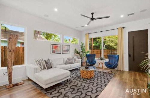 East Cesar Chavez House | Brand New Luxurious Property and Huge Outdoor Space