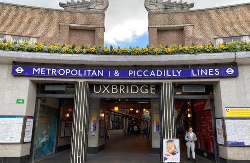 Uxbridge North Apartment | Brand-New Luxury Apartment Terrace - Opposite Piccadilly Line - 1-8 Guests