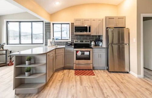 Harveys Lake Apartment | Brand New Modern stay in Harvy Lake PA