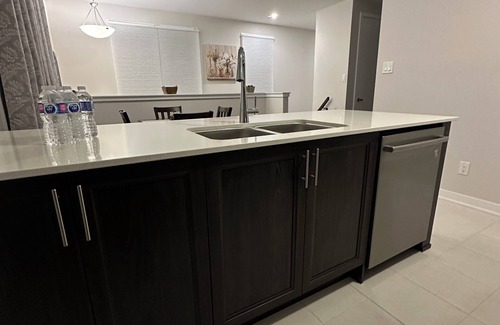 Ottawa Division House | Brand-new property in a friendly neighborhood, close to shops and restaurants.