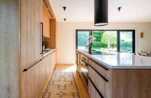 Montauk House | Brand New Renovated Modern Ditch Plains Oasis- One Block Walk to Beach