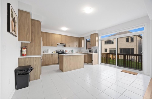 Erin House | Brand New & Spotless | 4BR Retreat in Erin