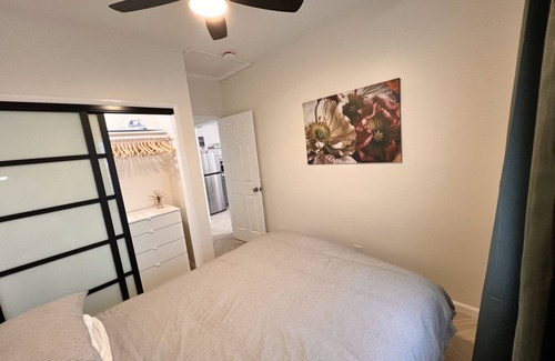 Stanton House | Brand New1-bedroom ADU with full kitchen, queen bed and all the amenities in OC.