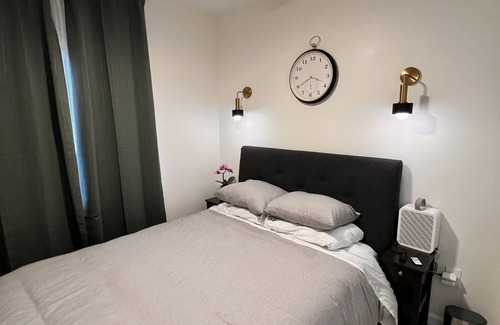 Stanton House | Brand New1-bedroom ADU with full kitchen, queen bed and all the amenities in OC.