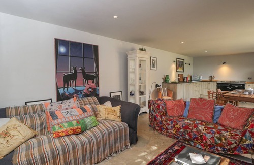 Malmesbury Cottage | BRANDEERS LONG BARN, pet friendly, with a garden in Minety
