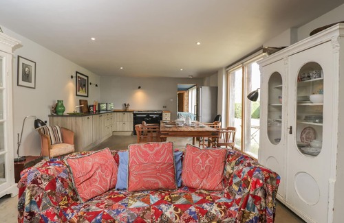 Malmesbury Cottage | BRANDEERS LONG BARN, pet friendly, with a garden in Minety