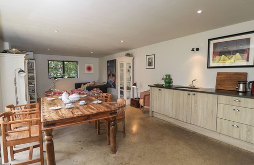 Malmesbury Cottage | BRANDEERS LONG BARN, pet friendly, with a garden in Minety