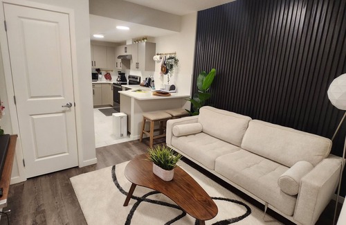 Arbour Lake House | Brandnew cozy 2 bedroom suite NW Calgary