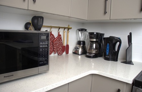 Arbour Lake House | Brandnew cozy 2 bedroom suite NW Calgary