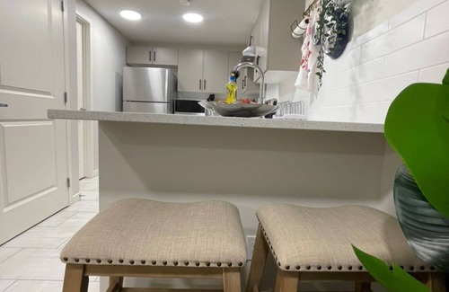 Arbour Lake House | Brandnew cozy 2 bedroom suite NW Calgary