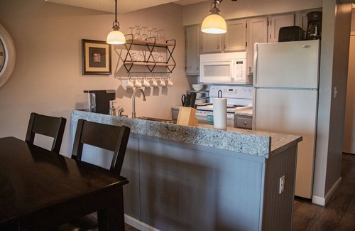 Notch Estates Condo | Branson Condo near Silver Dollar City, Sleeps 8