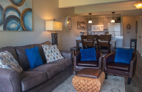 Notch Estates Condo | Branson Condo near Silver Dollar City, Sleeps 8