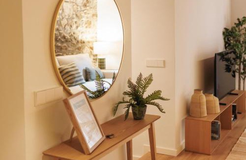 Old Town Apartment | Bravissimo Ballesteries 34, Heart of the Barri Vell
