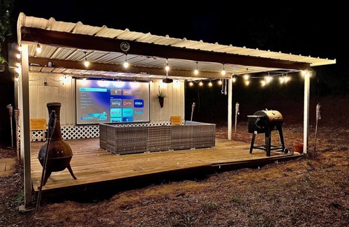 Dennis House | Brazos Porch Hideaway