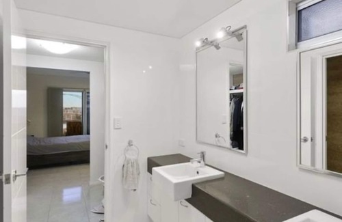 Exmouth House | Break Away - 4 bedroom, 2 bathroom modern home with access to the Mantarays pool