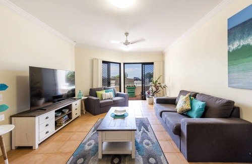 Yamba Apartment | Breakers 1/3, Directly opposite Pippi Beach