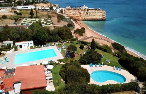 Alporchinhos Apartment | Breathe Health and Wellness with the Sea.
