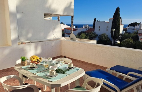 Alporchinhos Apartment | Breathe Health and Wellness with the Sea.